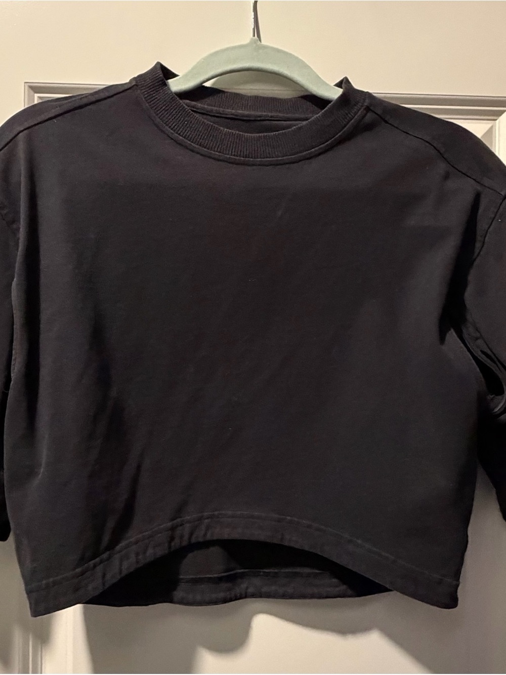 Lululemon Black Cropped Crewneck Open pit sleeves CropTop